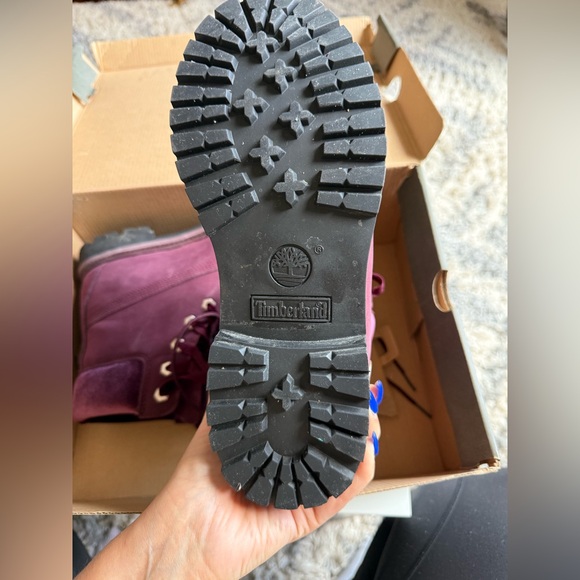 Women’s Burgundy velvet Timberland boots. - Picture 9 of 11